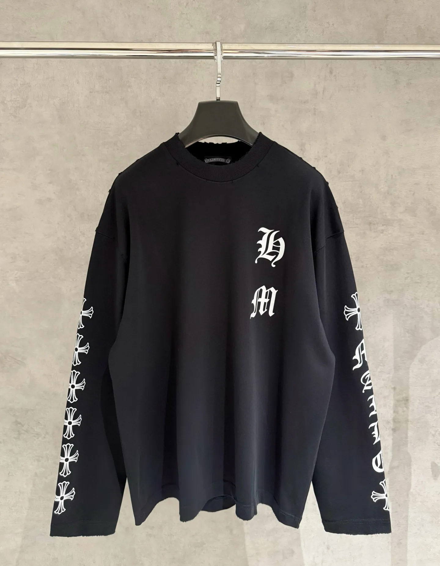 🅿️330 [Strict quality control] CH Croixin's new long-sleeved sweatshirt T-shirt. Heavy 340g double yarn fabric. Four flower positions on the front, back and left. Wash the whole garment twice. The four sides are frayed and torn. Heavy fabric. The neckline is made of icy Salona. Loose fit. Deep, wide and stylish. No deformation or shrinkage. 3 colors: black, white and gray. Size: M-2xl